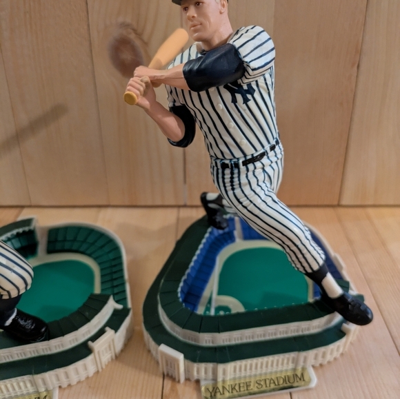 Baseball Player Figurines with Striped Uniforms New York Yankees - Picture 4 of 8